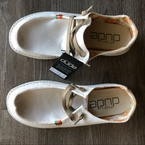 NWT Women’s Aztec Hey Dudes